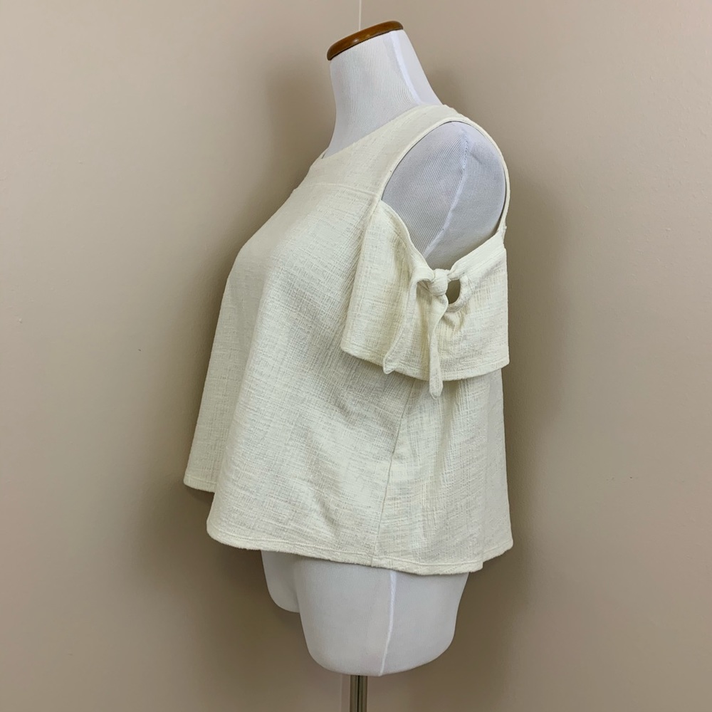 Madewell cream short sleeve cold shoulder top M